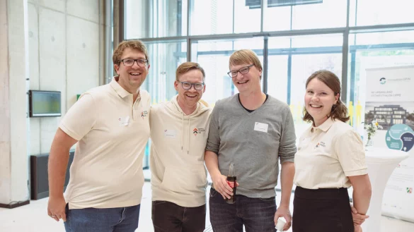 Professor Dr. Andreas Welling (von links), Professor Dr. Daniel Hunold, Professor Dr. Sebastian Vogt und Tosca Albrecht waren Campus Foundery OWL dabei. - © TH OWL