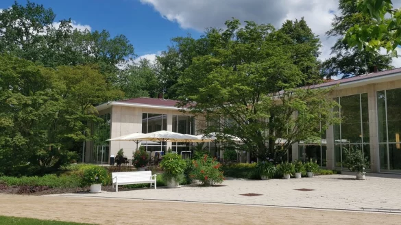 Die Terrasse der &bdquo;WandelBar" im Kurpark. - &copy; Staatsbad Salzuflen