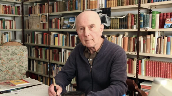 Autor Bernard Ostersiek ist begeistert von witzigen und geistreichen Limericks, die aus f&uuml;nf Versen im Versma&szlig; Anap&auml;st bestehen. - &copy; Heidi Stork