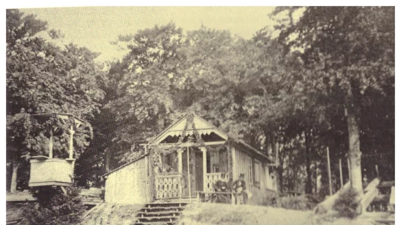 Foto aus der Sammlung Mellies, links Ernst von Bandel vor seiner H&uuml;tte. - &copy; Mellies
