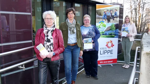 Das Organisationsteam um Birgit Griese-L&ouml;dige, Isabelle Hebrock-Hugenberg, Anke Rabe und Laura Schuster (v.l.) l&auml;dt zur Teilnahme am Wettbewerb ein. - &copy; Kreis Lippe