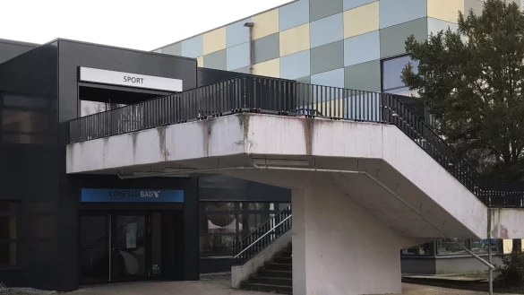 Eine Sanierung des Hallenbades soll im Frühjahr starten. - © Thomas Reineke