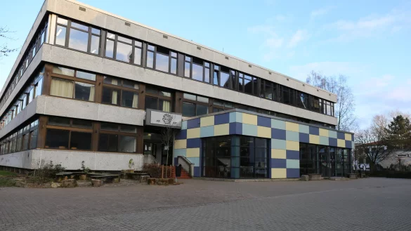 Der Schulhof des Leopoldinums k&ouml;nnte dringend mal eine Aufh&uuml;bschung vertragen. - &copy; Alina Hetland(LZ)