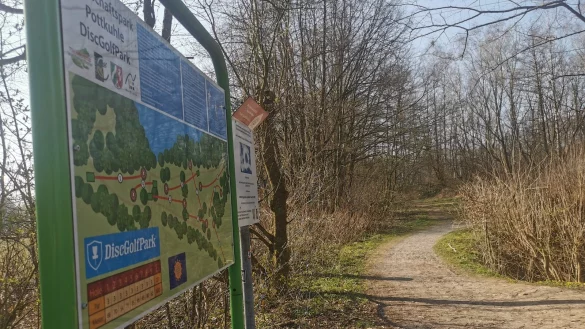 Soll eine Schönheitskur erhalten: das Naherholungsgebiet "Pottkuhle" im Ortsteil Schwelentrup wird ab Sommer renoviert. Neue Wege, Bänke, ein Spielplatz und eine Aussichtsplattform über dem Teich sollen entstehen. - © Sylvia Frevert