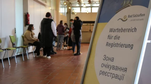 Fl&uuml;chtlinge aus der Ukraine lassen sich am vergangenen Dienstag im Rathaus registrieren. Foto: Alexandra Schaller - &copy; Alexandra Schaller