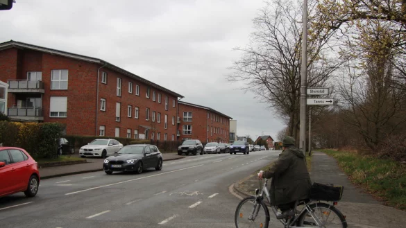 Kurz hinter der Einm&uuml;ndung vom Detmolder Weg zeigt sich die Liebigstra&szlig;e breit aufgestellt, anschlie&szlig;end geht es in schmalerer Optik in zwei Kurven bis zur Bunsenstra&szlig;e. - &copy; Katrin Kantelberg