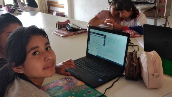 Die Computer haben es den M&auml;dchen erm&ouml;glicht, am Homeschooling teilzunehmen. Daf&uuml;r war die Dankbarkeit gro&szlig;, sagt Carmen Lente-Lorenzen.&nbsp; - &copy; Carmen Lente-Lorenzen