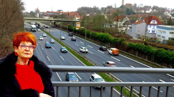 Hannelore Pfaff steht da, wo Gadderbaum geteilt wird &ndash; am OWD. Auch akustisch ist er ein Problem, Pfaff setzt in der Zukunft auf durchgehend Tempo 60. - &copy; Kurt Ehmke