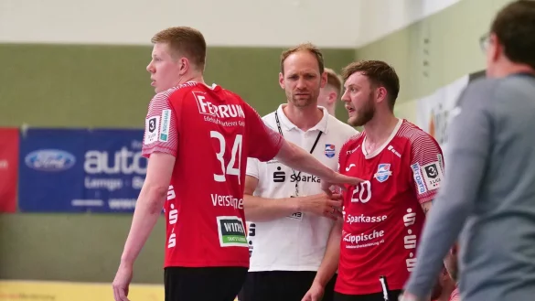 Niels Versteijnen in ungewohntem Trikot. Der niederl&auml;ndische Nationalspieler verschaffte Hark Hansen im Endspurt der Drittliga-Abstiegsrelegation kostbare Verschnaufpausen und half dem Team von Matthias Struck beim Unternehmen Klassenerhalt. Foto: J&ouml;rg Hagemann - &copy; J&ouml;rg Hagemann