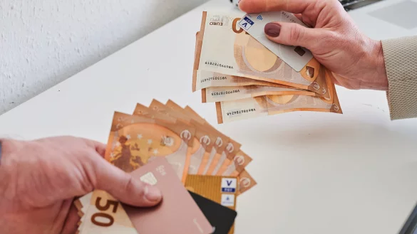 Eine neue EU-Richtlinie soll das Lohngef&auml;lle zwischen M&auml;nnern und Frauen abbauen. - &copy; dpa