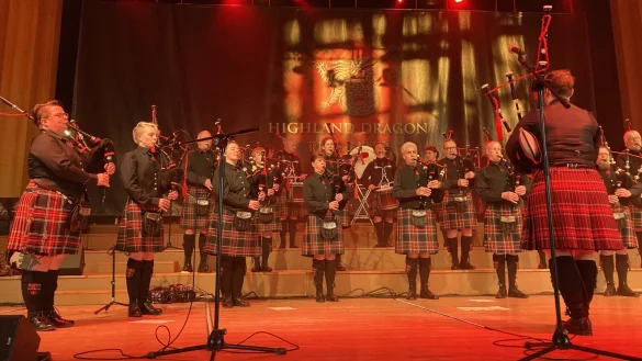 Die "Highland Dragon Pipeband" bringt schottisches Flair in die Konzerthalle. - &copy; Alexandra Schaller