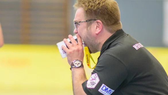 Angespannt - Steffen Birkner feuert sein Team an.&nbsp; - &copy; EGON PENNER