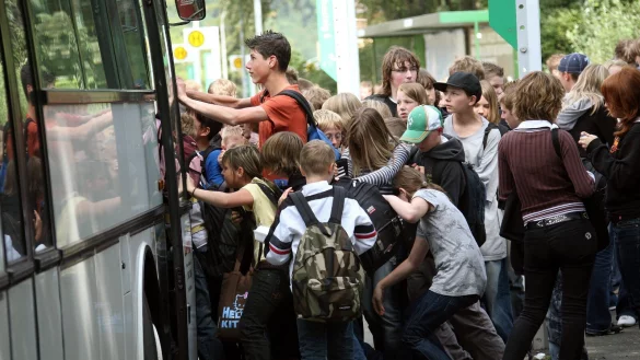 Die Einf&uuml;hrung eines kostenlosen Bustickets f&uuml;r Lagenser Schulkinder besch&auml;ftigt weiterhin Politik und Verwaltung. - &copy; Uwe Zucchi