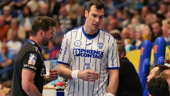 F&uuml;r Lemgos Isaias Guardiola waren die Spiele in dieser Saison schon dreimal vorzeitig beendet. Doch Trainer Florian Kehrmann (rechts) hat immer einen Plan B. Foto: J&ouml;rg Hagemann - &copy; J&ouml;rg Hagemann