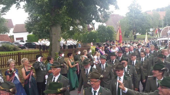 In Hummersen feiern am Wochenende die Gr&uuml;nr&ouml;cke. - &copy; Achim Krause
