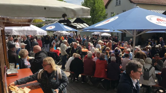 Das Fischfest in Barntrup ist bekannt und beliebt. Auch in diesem Jahr hofft der Marketingverein auf zahlreiche Besucher. - &copy; Fotorechte: Marketingverein Barntrup