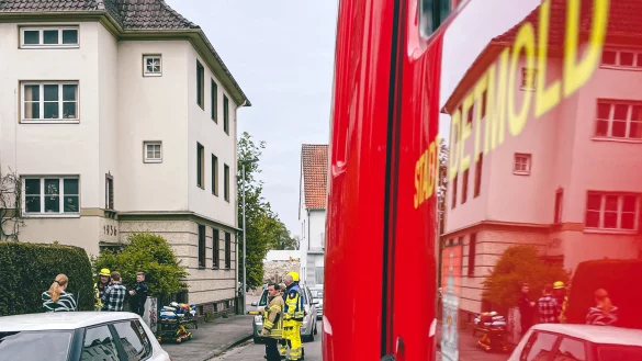 In einem Mehrparteienhaus hat die Detmolder Feuerwehr die Kohlenmonoxid-Konzentration kontrolliert. - &copy; Marco Schweiger/Feuerwehr Detmold