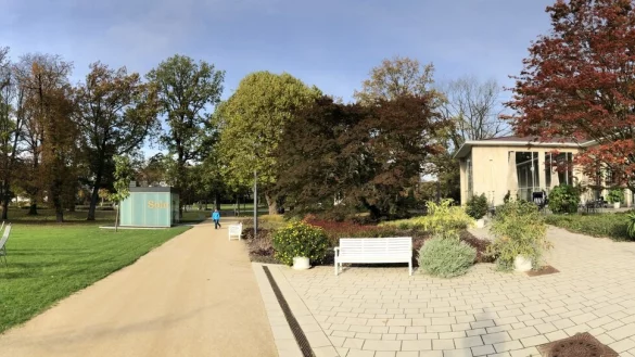 M&uuml;ssen hier demn&auml;chst Aschenbecher aufgestellt werden? Seit vielen Jahren ist Rauchen im Kurpark von Bad Salzuflen verboten. Jetzt wird dar&uuml;ber in der Politik diskutiert. - &copy; Thomas Reineke