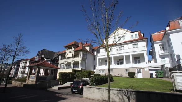 Auch die Parkstra&szlig;e im Kurzentrum geh&ouml;rt zu den Quartieren, f&uuml;r die k&uuml;nftig eine Fernw&auml;rme-Satzung gelten soll - &copy; Thomas Reineke