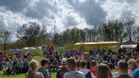 Beim Bergfest auf der Hohen Asch wurde es richtig voll. - &copy; Rudi Rudolph