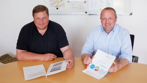 K&auml;mmerer Jens Hankemeier (links) und B&uuml;rgermeister Mario Hecker k&ouml;nnen zufrieden auf das Kommunalranking blicken. - &copy; Lorraine Brinkmann