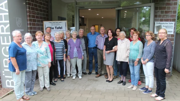 2017 feierten die Helfer der D&ouml;rentruper Ausgabestelle der Tafel Ostlippe zehnj&auml;hriges Bestehen. - &copy; Archivfoto: Reinhold S&ouml;lter