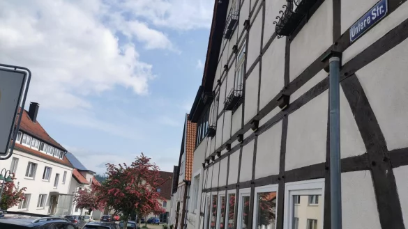 Die Untere Stra&szlig;e z&auml;hlt zum Zentrum der Stadt. Zahlreiche Fachwerkh&auml;user pr&auml;gen das historische Stadtbild. - &copy; Sylvia Frevert