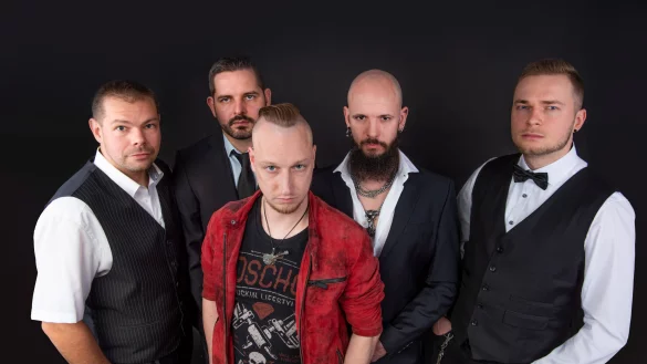 "Leidbild", eine bekannte Szene-Band aus Frankfurt, steht in diesem Jahr auf der "Rock am K&ouml;terberg"-B&uuml;hne. Die Festival-Besucher erwartet Hardrock mit deutschen Texten - zum Teil mit kritischen Thematiken, wie die Band ihre Musik selbst beschreibt. - &copy; "Leidbild"