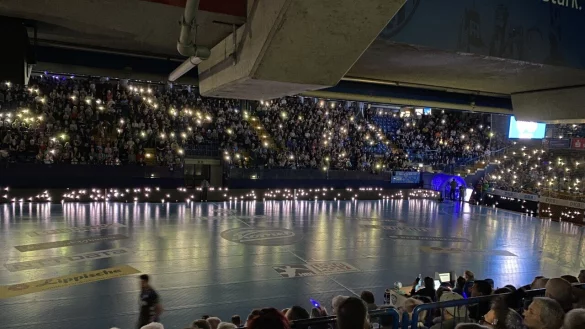 G&auml;nsehautmomente gibt es in der Phoenix-Contact-Arena schon vor dem Anpfiff. - &copy; Sebastian Lucas