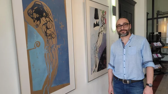 Ungew&ouml;hnliche Formate und ungew&ouml;hnliche Farben - Igor Oster liebt Druckverfahren, malt aber auch realistische Portraits oder St&auml;dteansichten in &Ouml;l, arbeitet mit Keramik und Porzellan. In der Ausstellung im Technikum zeigt er unterschiedlichste Werke. - &copy; Astrid Sewing