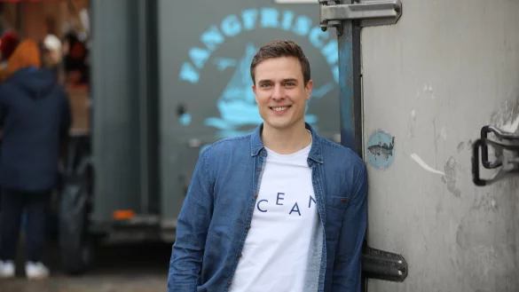 Constantin Schreiber hat sehr lange im Nahen Osten gearbeitet. Er ist der Sprecher der Tagesschau - und verr&auml;t in seinem neuen Buch einige Gl&uuml;cks-Geheimnisse. - &copy; Sebastian Fuchs