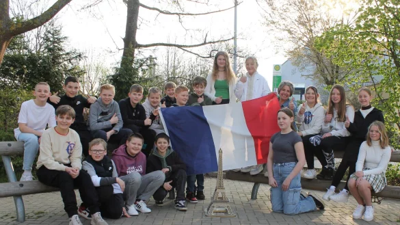 Junge Frankreich-Fans: Auch die Klasse 6d lernte eine Stunde lang die franz&ouml;sische Sprache kennen. - &copy; Realschule Steinheim