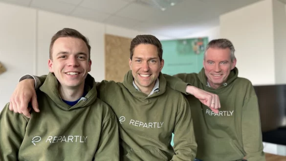 Fabian Wiesing (von links, 23), Lennart Osthoff (35) und J&uuml;rgen Becker (56) sind mit Repartly k&uuml;rzlich auf das Gel&auml;nde von Mohn Media an die Carl-Bertelsmann-Stra&szlig;e gezogen. - &copy; Lena Vanessa Niewald