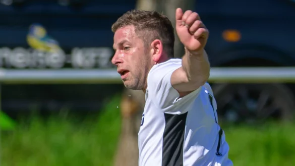 Dennis Thorenmeier von der SG Brakelsiek/W&ouml;bbel will noch den Klassenerhalt schaffen. - &copy; EGON PENNER