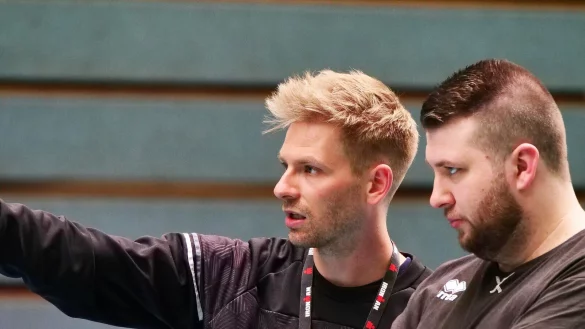 Ruben Vo&szlig;hans (links) und Timon D&ouml;ring bilden das Trainer-Duo auf der HSG-Bank. Foto: J&ouml;rg Hagemann - &copy; J&ouml;rg Hagemann