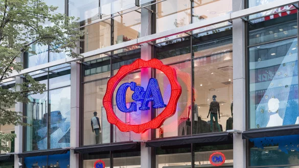 Der Modehändler C&A wird seine Filiale in Detmold nicht schließen. - © CandA