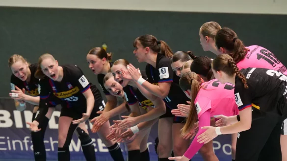 Voll motiviert f&uuml;r ihr letztes A-Jugendspiel sind die M&auml;dchen der HSG Blomberg-Lippe. - &copy; J&ouml;rg Hagemann