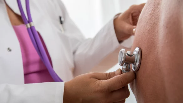 W&auml;hrend der Praktika in Hausarztpraxen in OWL d&uuml;rfen die Medizinstudenten unter Anleitung der &Auml;rzte auch Untersuchungen durchf&uuml;hren. - &copy; dpa