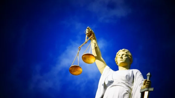 Ein 51-j&auml;hriger Autofahrer aus Bad Oeynhausen soll an einer Unfallstelle einen Polizisten angegriffen haben, der ihn hindern wollte, wegzufahren. - &copy; Pixabay