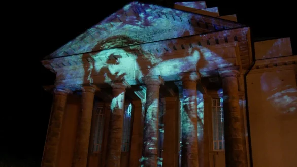 Das illuminierte Landestheater - &copy; Thomas Kr&uuml;gler