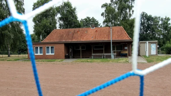 In die Jahre gekommen: das Sporthaus. - &copy; Archivfoto: Niklas B&ouml;hmer