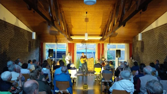 Das David-L&uuml;bke-Trio mit (von links): Max Eisinger, David L&uuml;bke und Moritz Br&uuml;mmer. - &copy; FDP Lage