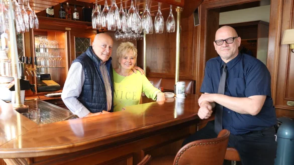 Horst Bauer mit seiner Frau Gerda und Restaurantleiter Peter Hagedorn. - © Alexandra Schaller