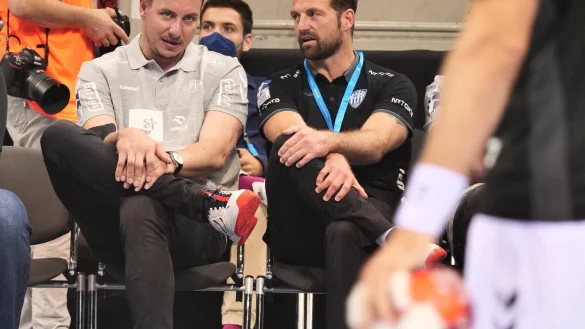 Kiels Filip Jicha (links) und Lemgos Florian Kehrmann haben sich immer etwas zu erz&auml;hlen. - &copy; J&ouml;rg Hagemann