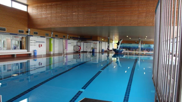 Die Schwimmkurse im Lagenser Hallenbad sind fast komplett ausgebucht. Daf&uuml;r haben nicht alle Eltern Verst&auml;ndnis - dabei k&ouml;nnen Eltern ihre Kinder auch selber an das Wasser gew&ouml;hnen und so die Kursbelegung entzerren.&nbsp; - &copy; Astrid Sewing