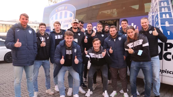 Vorfreude herrschte bei der Abfahrt des TBV Lemgo Lippe gen Nantes. - &copy; Paul Cohen