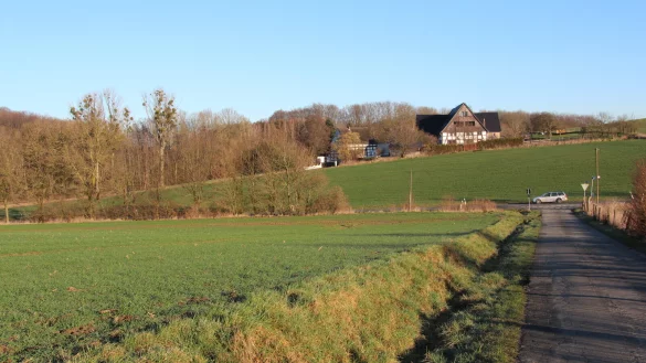 Auf dem Feld an der Ecke Von Brokhauser Stra&szlig;e und Rudolf-Harbig-Weg soll das neue Feuerwehrhaus gebaut werden. - &copy; Jana Beckmann(LZ)