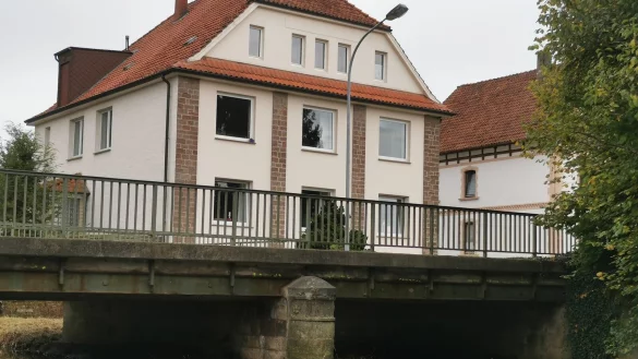 Soll 2022 renoviert werden: die Br&uuml;cke in Bega. Noch offen ist, ob der historische Mittelpfeiler erhalten werden und danach weiter verwendet werden kann. - &copy; Sylvia Frevert