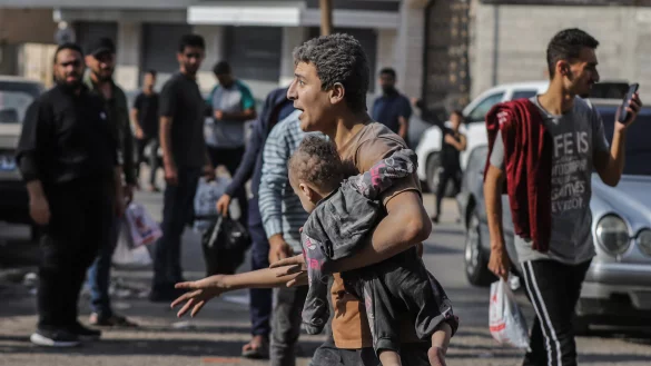 Bilder von verletzten oder get&ouml;teten Kindern r&uuml;tteln besonders an unseren Emotionen, erkl&auml;rt Islamwissenschaftler Christoph G&uuml;nther. Sie werden von der Hamas auch gezielt f&uuml;r eine emotionale Mobilisierung benutzt. (Symbolbild) - &copy; Mohammed Abu Elsebah/dpa