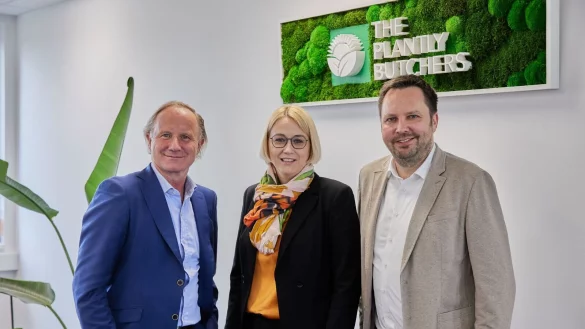 Hans-Ewald Reinert (l.) und TPB-Gesch&auml;ftsf&uuml;hrer Sven Wieken - hier bei der Er&ouml;ffnung des Stammsitzes in Osnabr&uuml;ck mit Oberb&uuml;rgermeisterin Katharina P&ouml;tter. - &copy; impact Agentur f&uuml;r Kommunikation GmbH